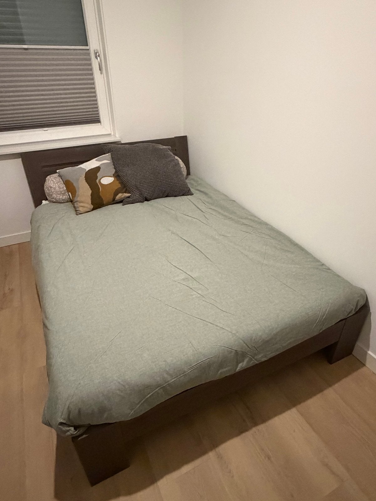 Tweepersoonsbed 140x200 met ombouw, matras en lattenbodem, Ophalen, Gebruikt, Bruin, Tweepersoons