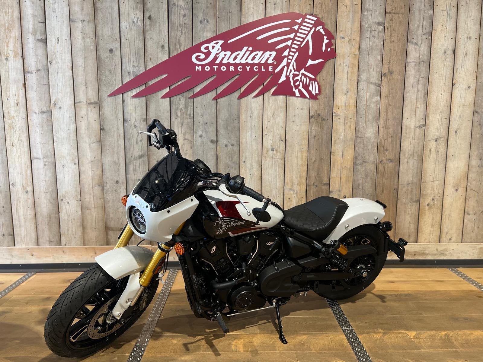 Indian Scout 101 ALLER LAATSTE IN WIT !, Traction Control, Chopper, Bedrijf, Meer dan 35 kW