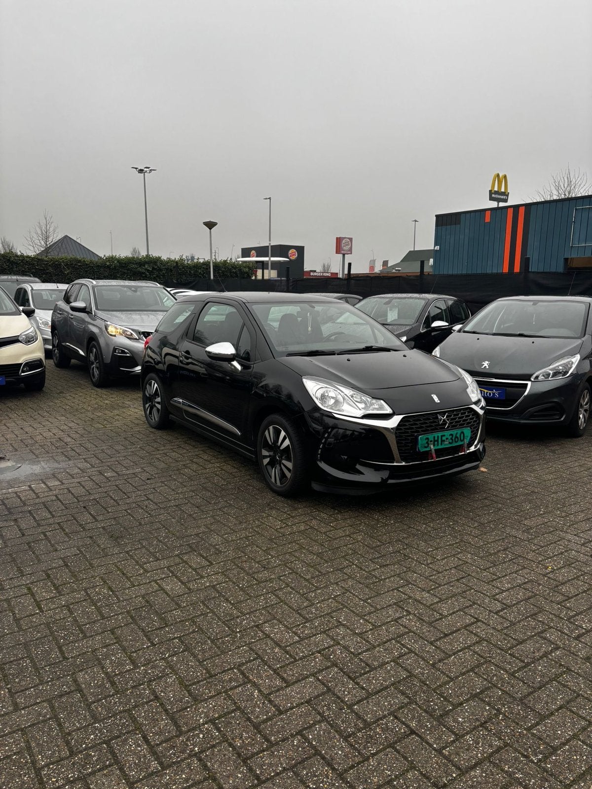 DS 3 1.2 Puretech 82pk Drive Efficiency 2017 Zwart, Voorwielaandrijving, 1199 cc, Zwart, Handgeschakeld