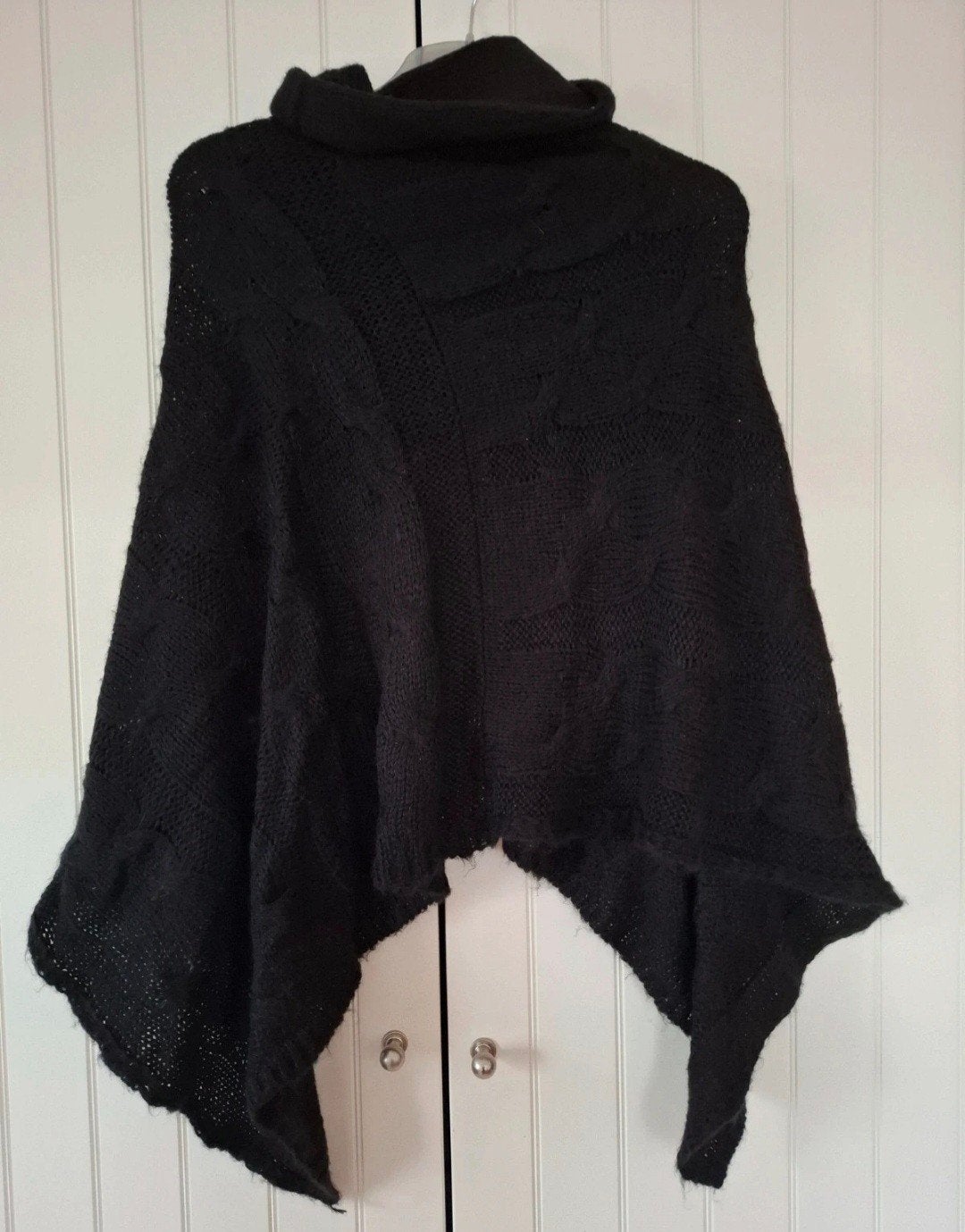 Zwarte poncho met wijde kol, Kleding | Dames, Verzenden, Zo goed als nieuw