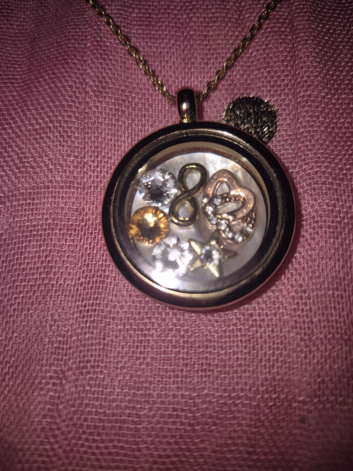 Mestigé medaillon met ketting nieuw, Ophalen of Verzenden, Nieuw, Goud, Overige materialen