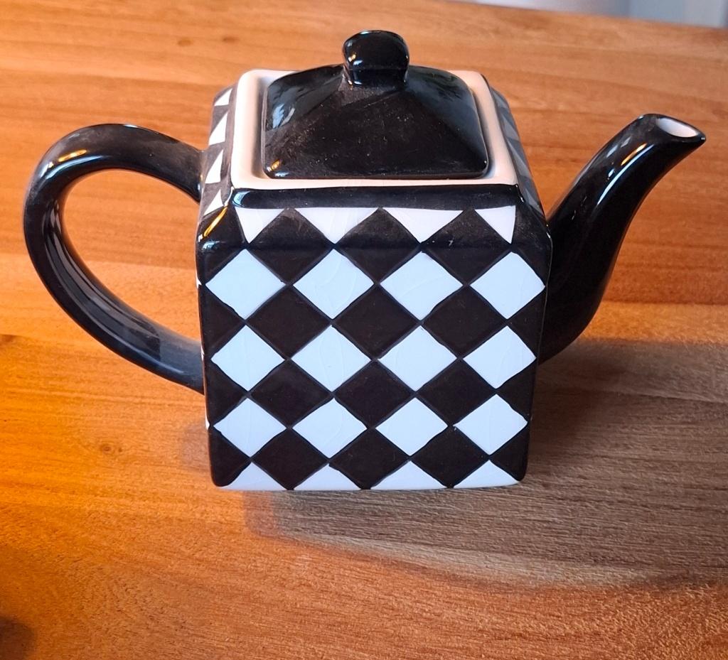 Thee servies retro 10 delig zwart wit, Ophalen of Verzenden, Zo goed als nieuw, Overige stijlen, Aardewerk