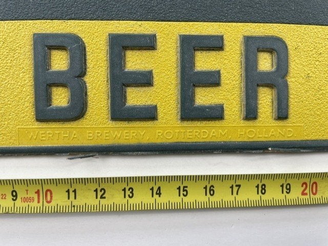 reclame schildje voor Wertha bier Barley Gold, Ophalen