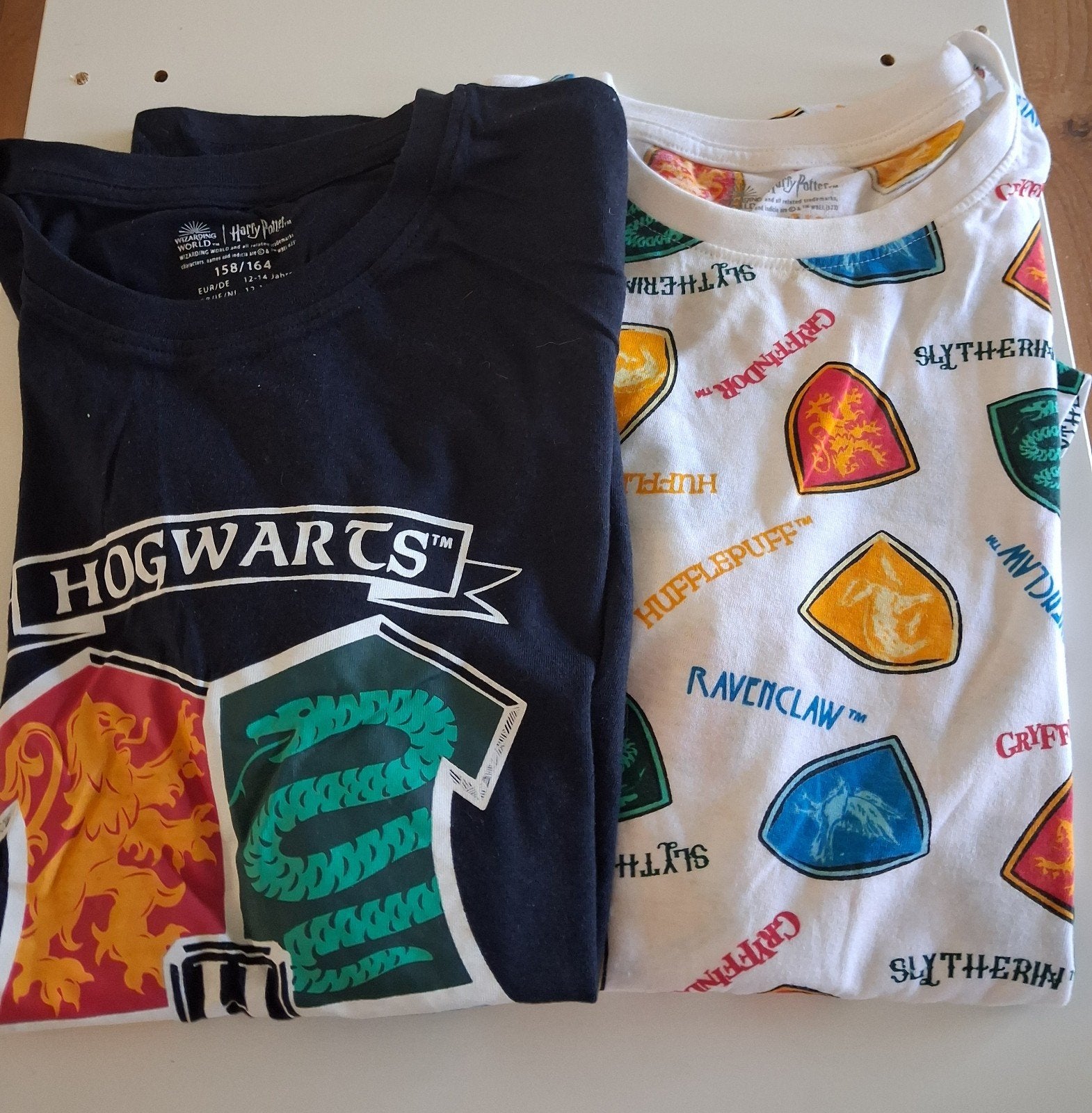 Harry Potter T-shirts - Hogwarts en Huisemblemen (2 stuks), Ophalen of Verzenden