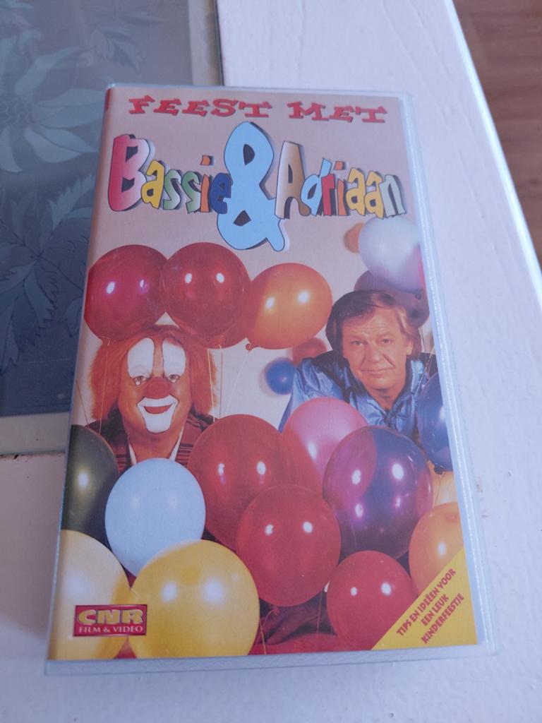 CNR Feest met Bassie en Adriaan videoband., Cd's en Dvd's, VHS | Kinderen en Jeugd, Gebruikt, Kinderprogramma's en -films, Overige typen