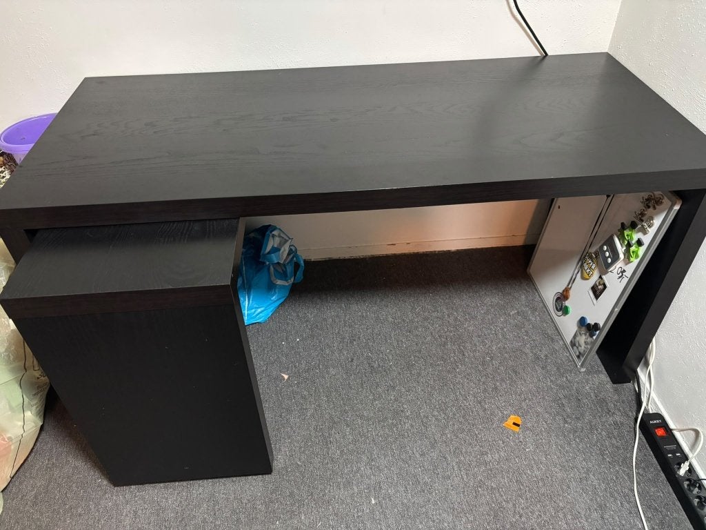 zwart bureau inclusief stoel, Zwart, Kabelgoot, Zo goed als nieuw, IKEA