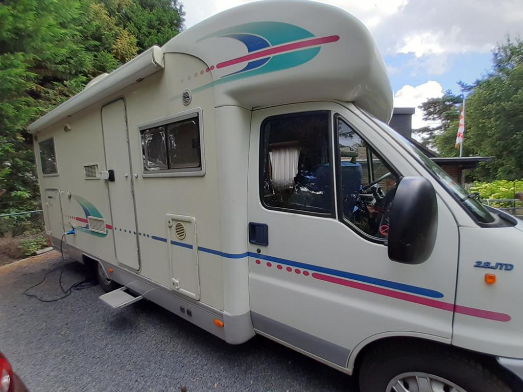 Adria Coral 680 DP (2002) - Goed onderhouden, veel vernieuwd, Caravans en Kamperen, Campers, Particulier, tot en met 5, Half-integraal