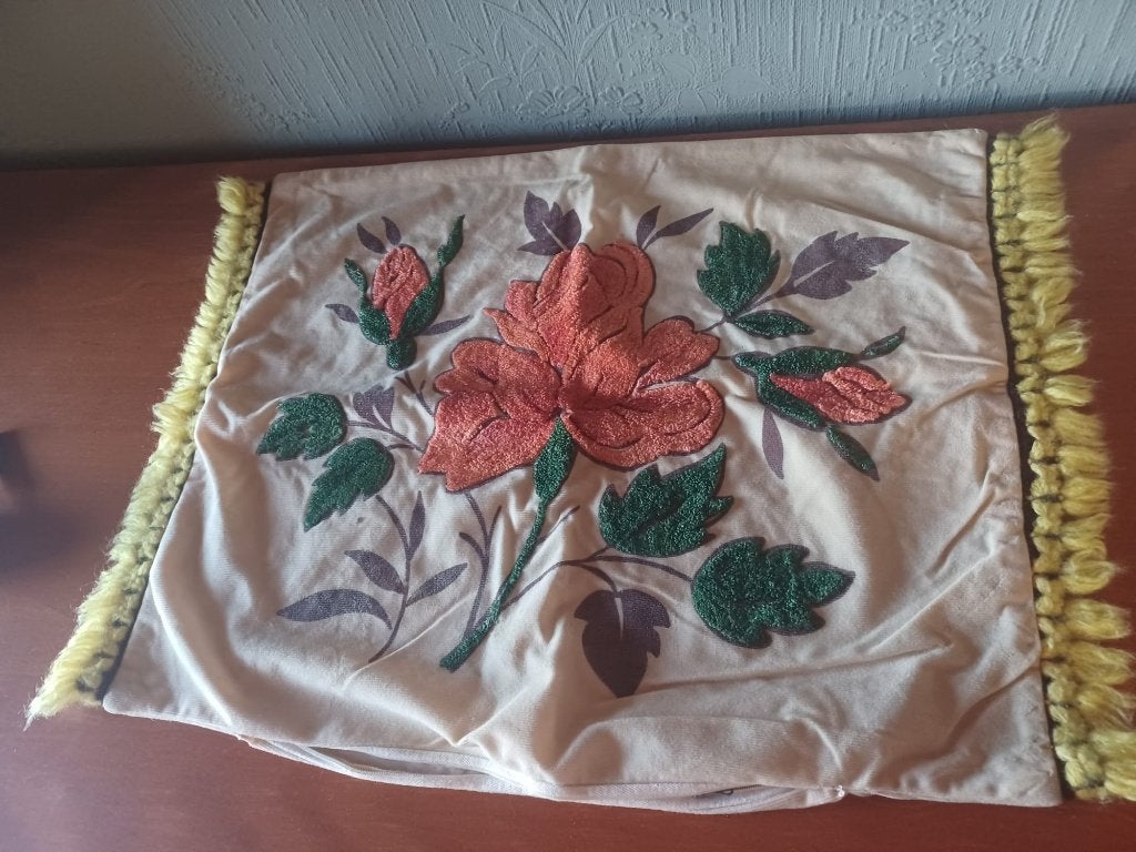 Originele Hongaarse Kalocsa Kussenhoes met Rozen (59x42), Verzenden, Beige, Zo goed als nieuw, Sierkussen