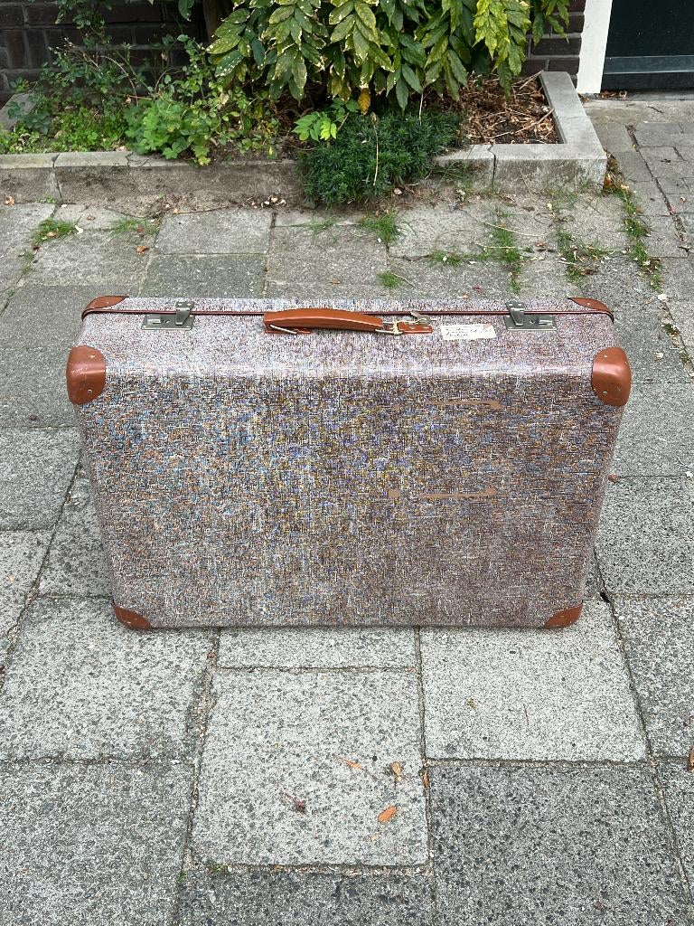 Vintage koffer bruin geperst karton 1950 1960 XXL, Sieraden, Tassen en Uiterlijk, Koffers, Overige materialen, Gebruikt, 45 tot 55 cm