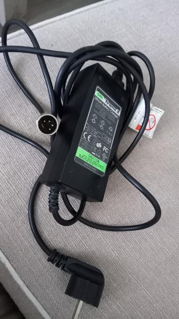 Union tranz x oplader 24 volt 4 pins, Ophalen of Verzenden, Zo goed als nieuw