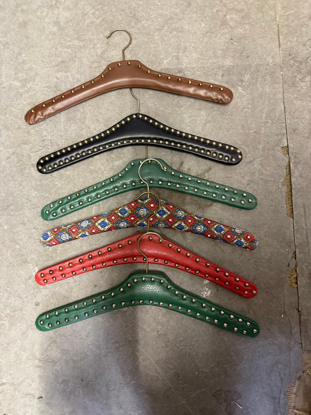 Set van 6 luxe kledinghangers met studs, Ophalen, Gebruikt, Overige materialen, Volwassenen