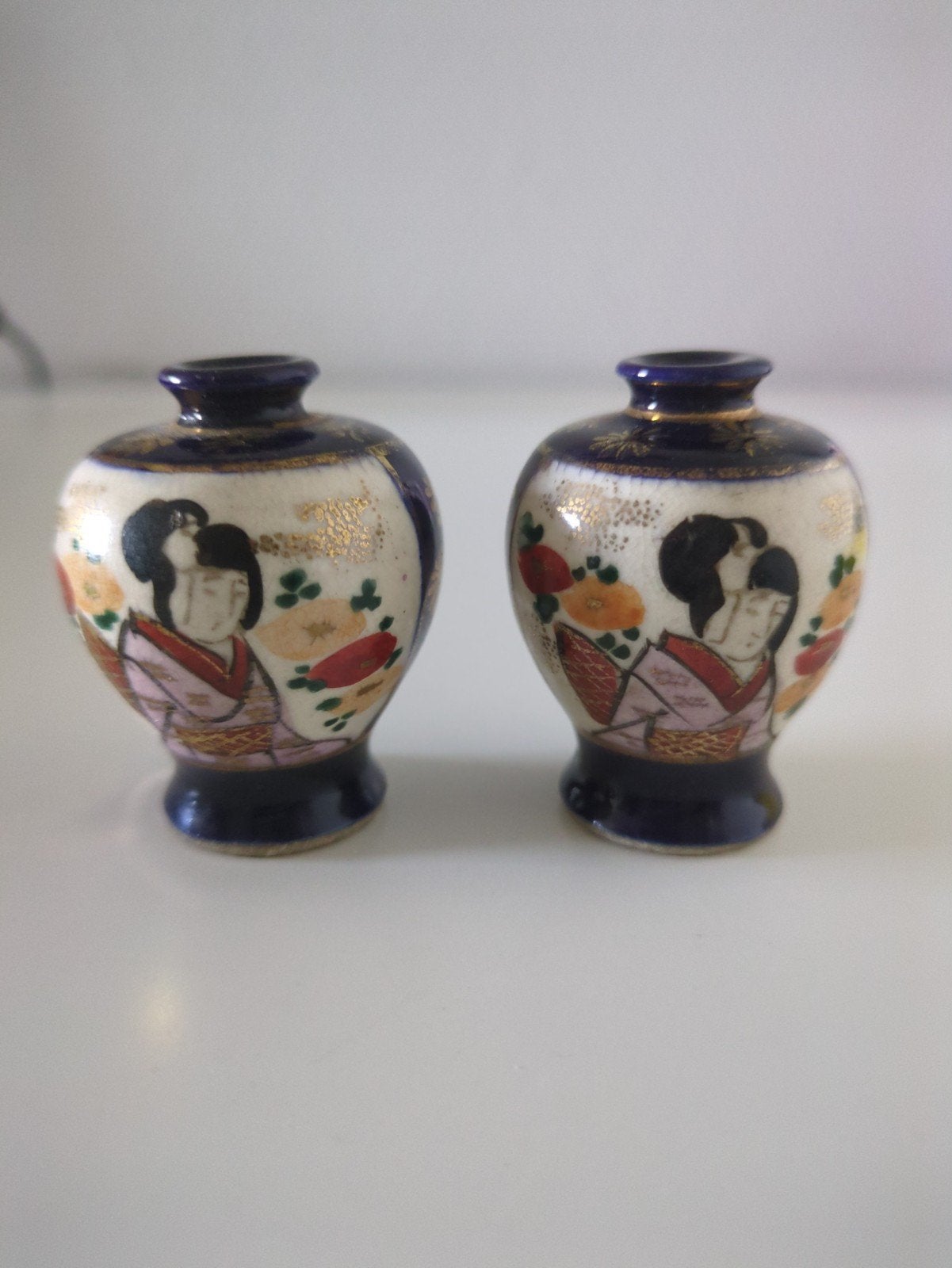 Set van 2 Japanse miniatuur vaasjes, 5 cm hoog, Antiek en Kunst, Antiek | Vazen, Ophalen of Verzenden