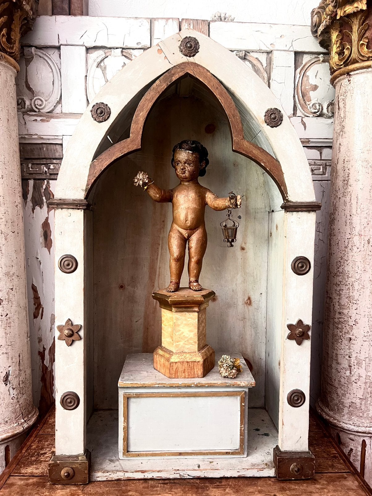 Antiek kind kindje jezus sokkel religie kerk italiaans frans, Antiek en Kunst, Antiek | Religie, Ophalen of Verzenden