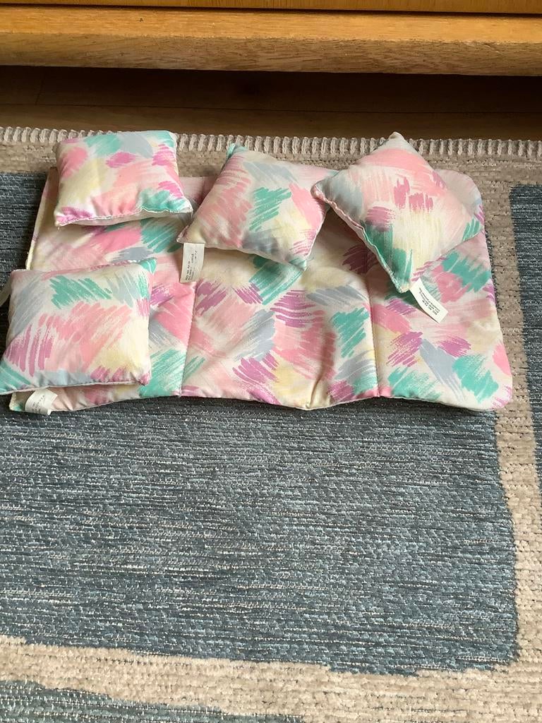 Barbie matras en kussens voor de vintage uitschuif bank, Verzamelen, Poppen, Ophalen of Verzenden, Gebruikt