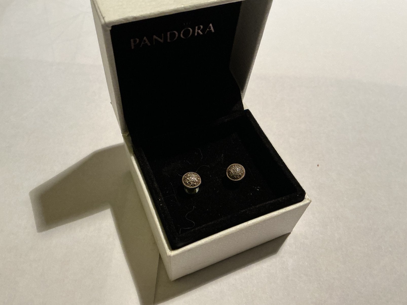 GEKEURD ZILVEREN PANDORA OORKNOPPEN MET EDELSTENEN, Ophalen of Verzenden, Zilver, Oorbellen, Met edelsteen