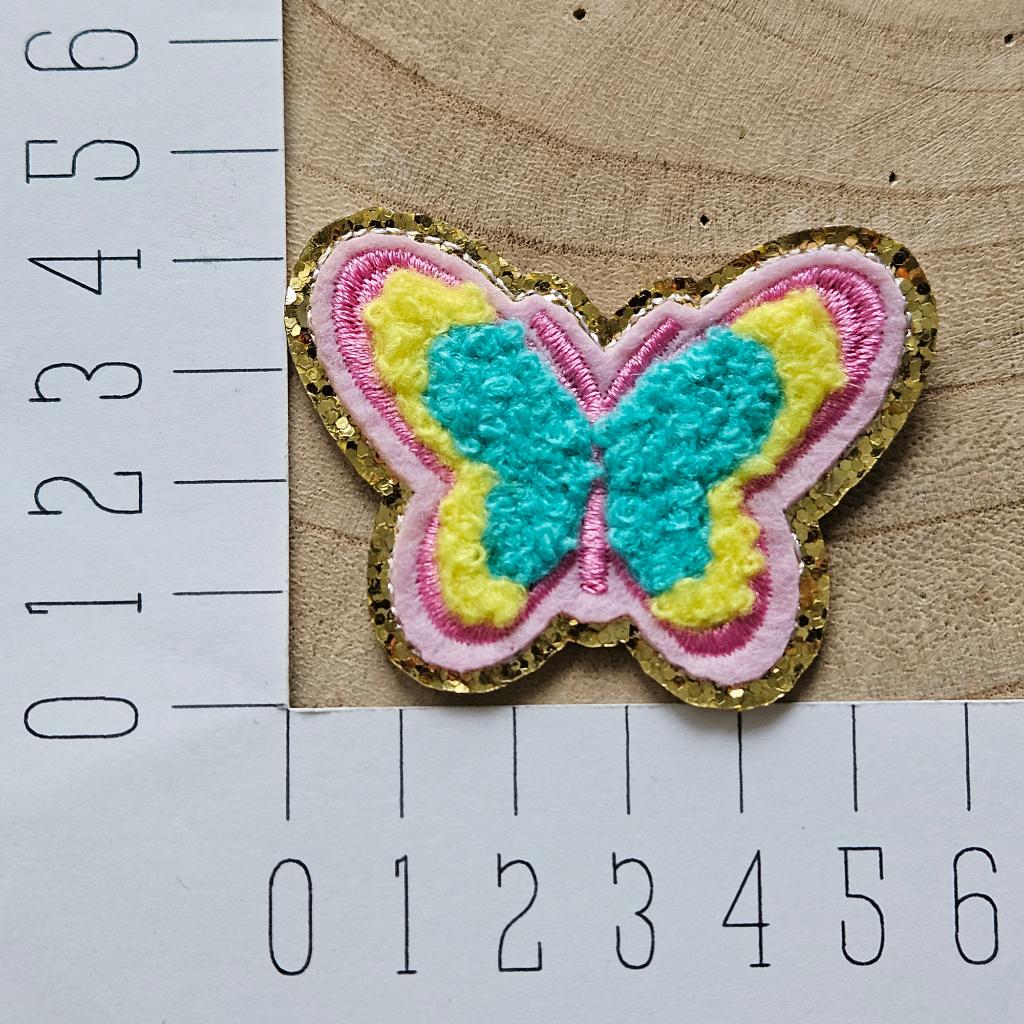 Strijk embleem applicatie Patch Fluffy vlinder, D, Nieuw, Ophalen of Verzenden, D