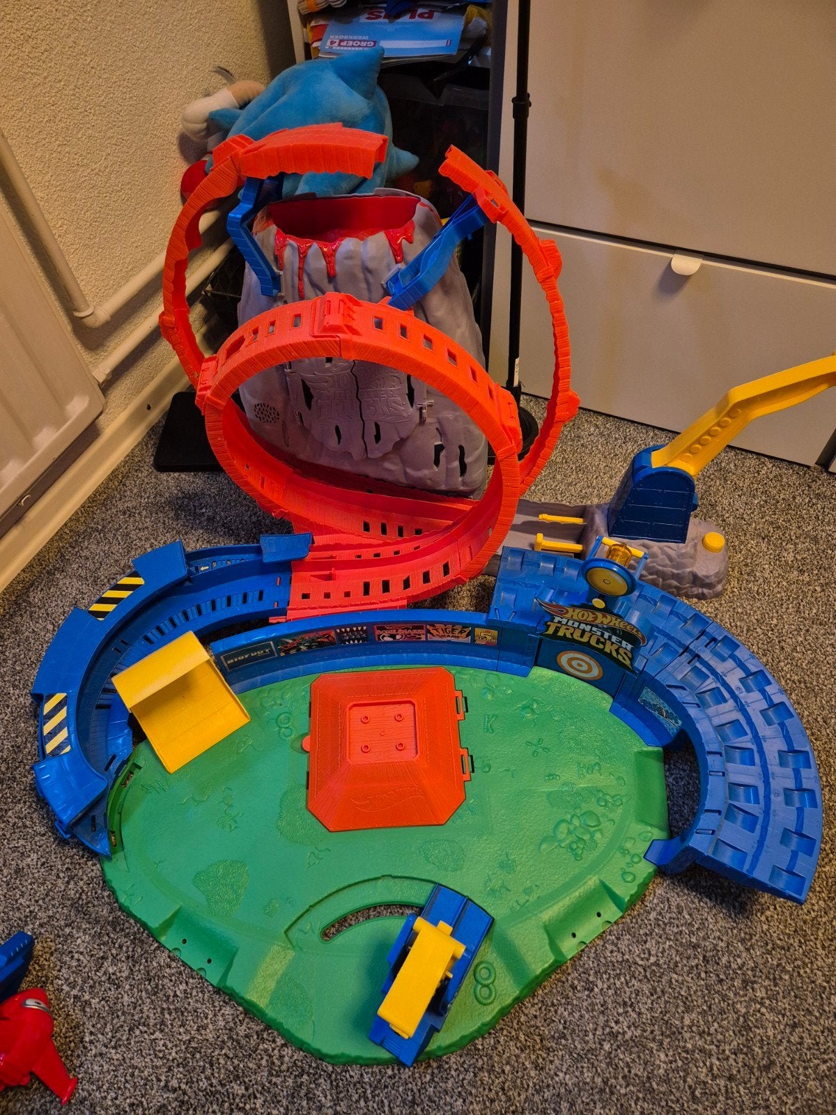 Hot Wheels monster truck vulkaan t-rex, Kinderen en Baby's, Speelgoed | Speelgoedvoertuigen, Zo goed als nieuw, Ophalen