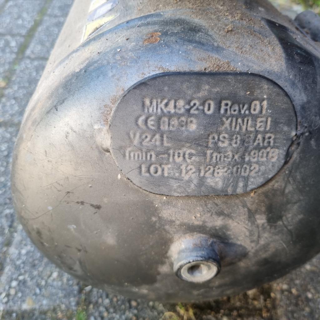 Kinzo Compressor 24L - Gebruikt maar functioneel, Doe-het-zelf en Verbouw, Compressors, Gebruikt, 6 tot 10 bar, Ophalen of Verzenden
