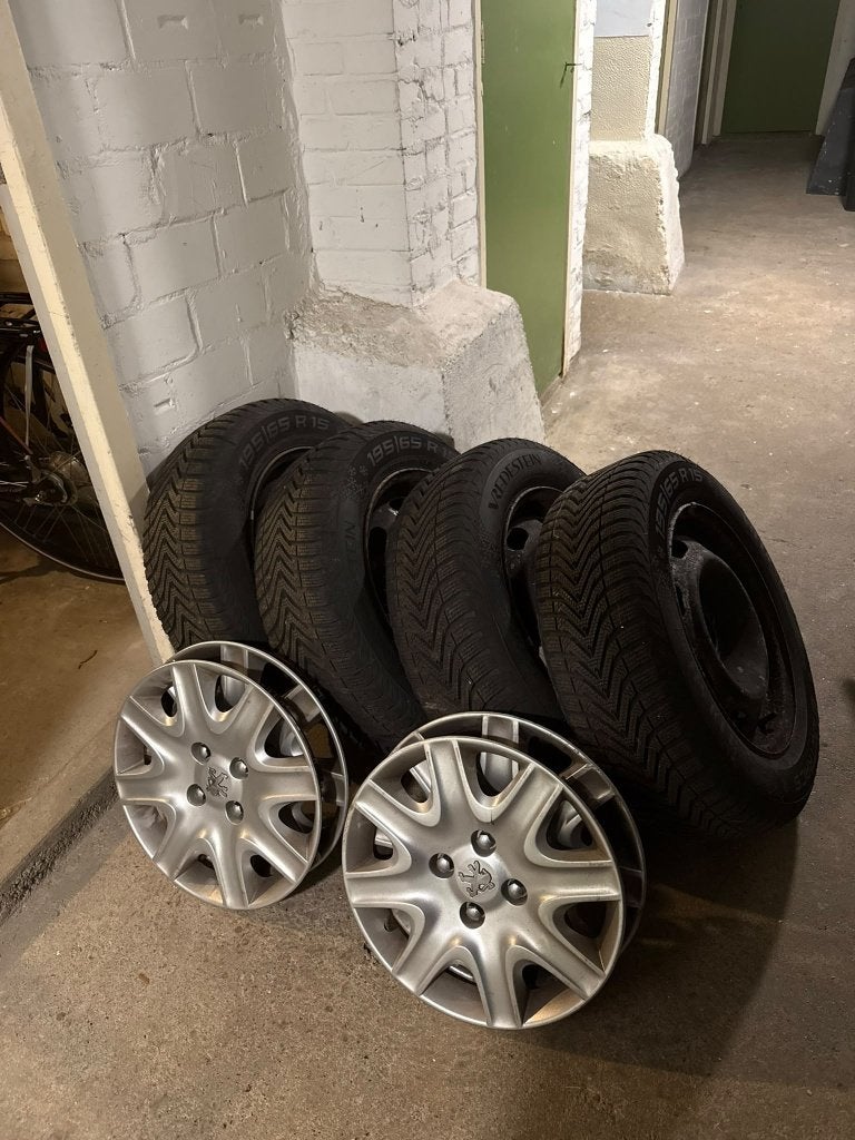 Vredestein winterbanden met velgen en wieldoppen, Auto-onderdelen, Ophalen, Gebruikt, 15 inch, Banden en Velgen