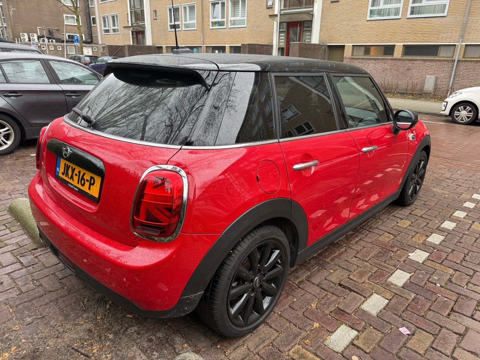 Foto 13 van Perfecte Mini Cooper 5-deurs (f55) Rood