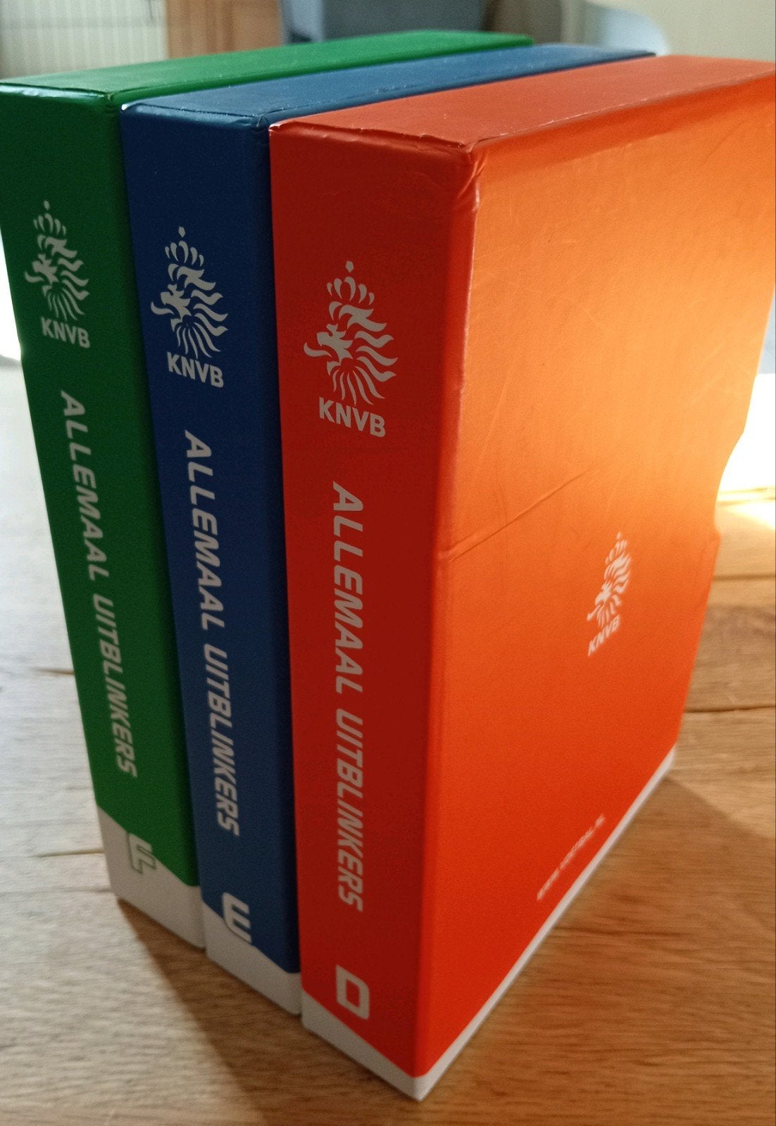 KNVB Allemaal Uitblinkers boek DVD Boxen (F, E, D Pupillen), Boeken, Ophalen of Verzenden