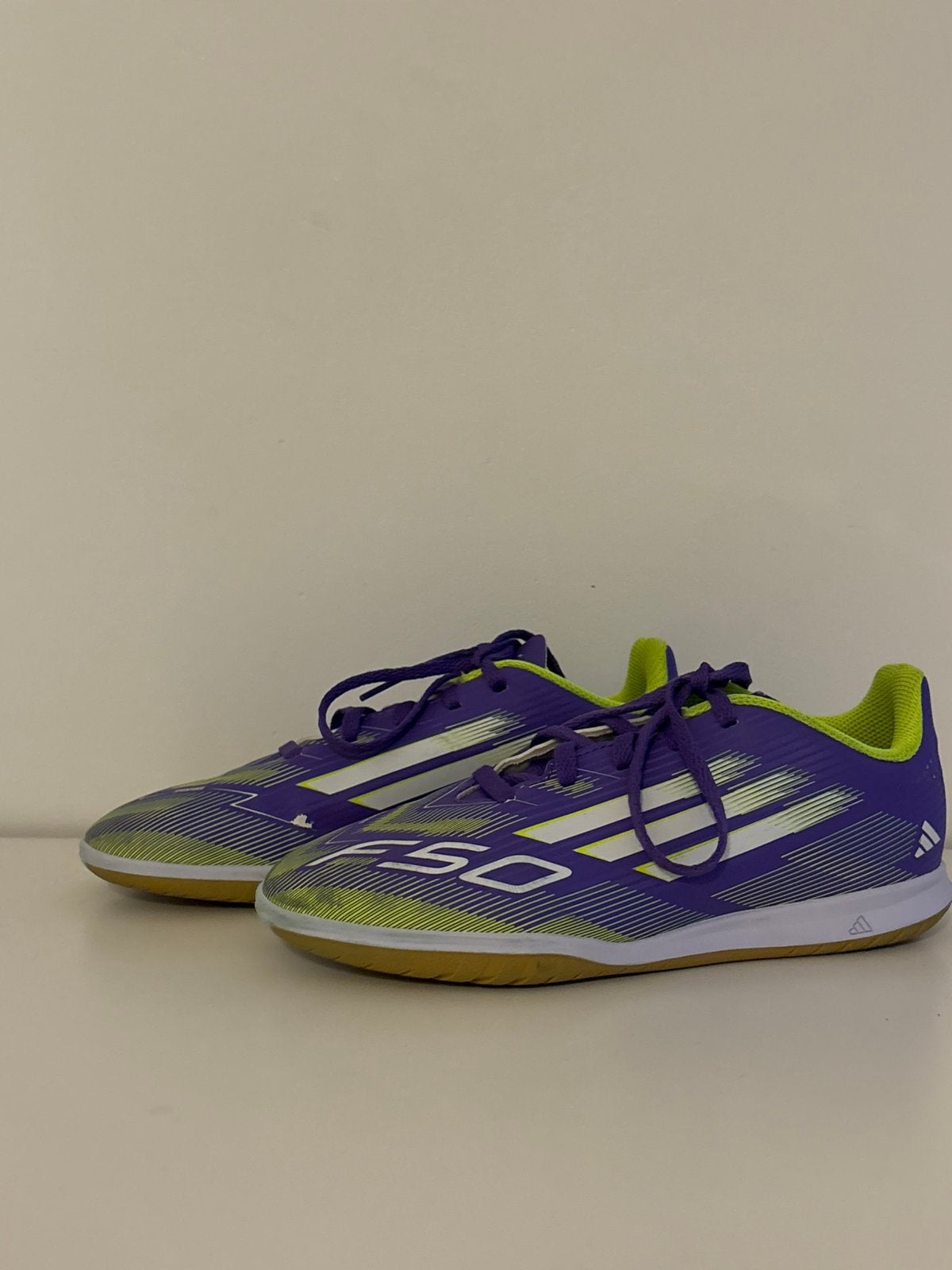 Voetbalschoenen zaal maat 34, Maat XS of kleiner, Schoenen, Ophalen of Verzenden, Zo goed als nieuw