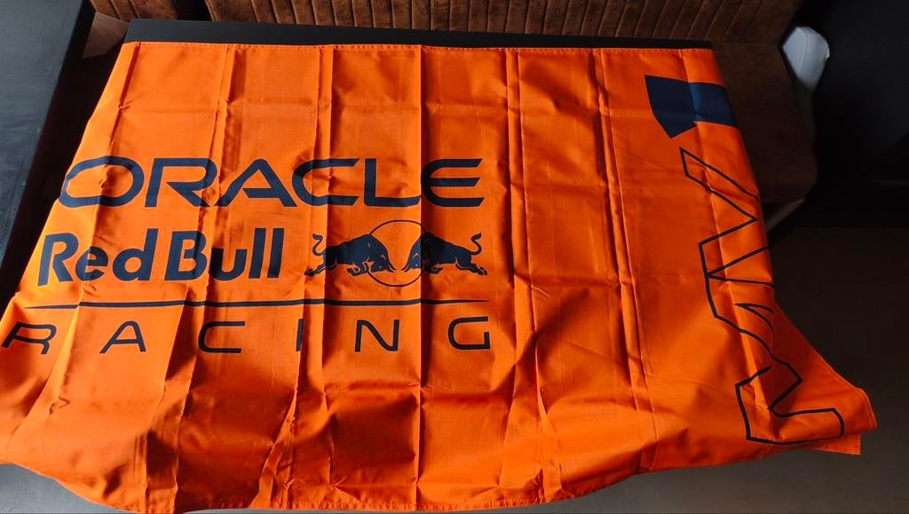 Vlaggen max verstappen, Ophalen