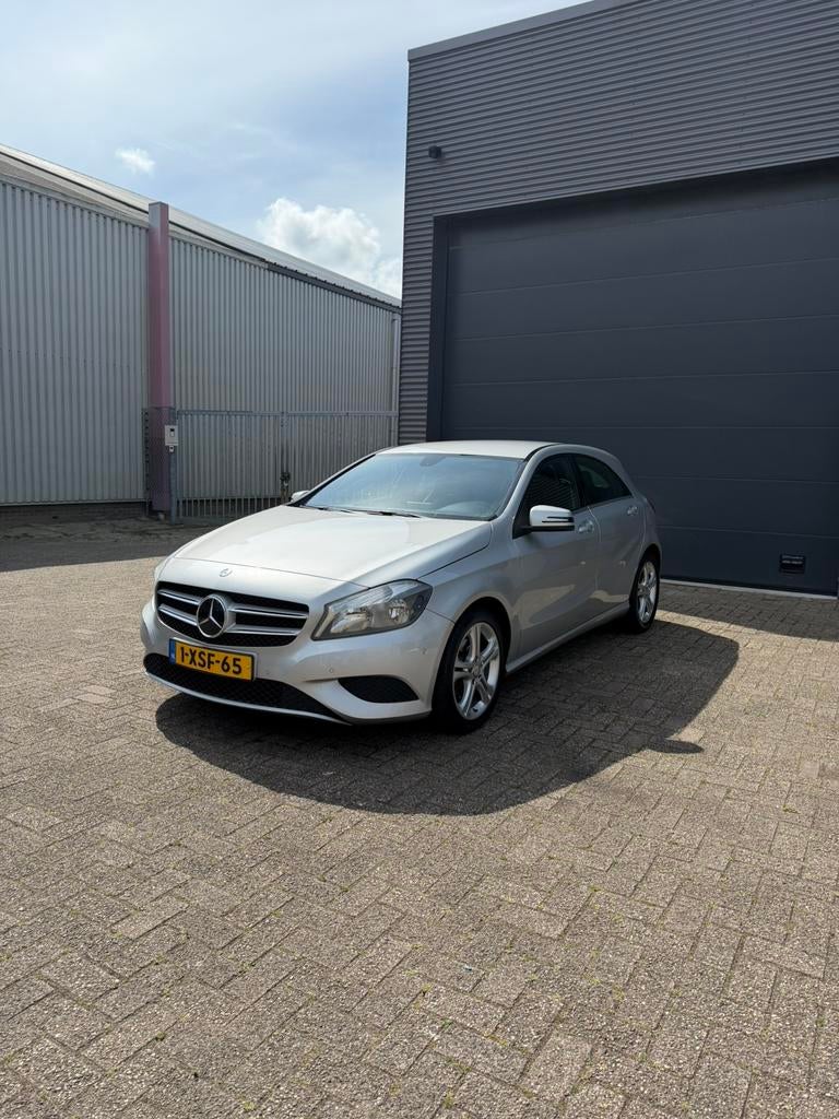 Mercedes-Benz A-Klasse A180 1.6 Blue Efficiency 2012 Grijs, Auto's, Voorwielaandrijving, 4 cilinders, Leder en Stof, 122 pk