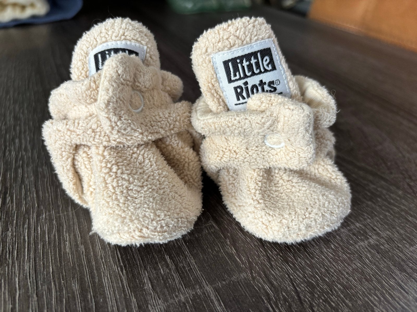Little Riots Slofjes - Crème - Maat 0M, Kinderen en Baby's, Ophalen of Verzenden, Zo goed als nieuw, Jongetje of Meisje, Slofjes
