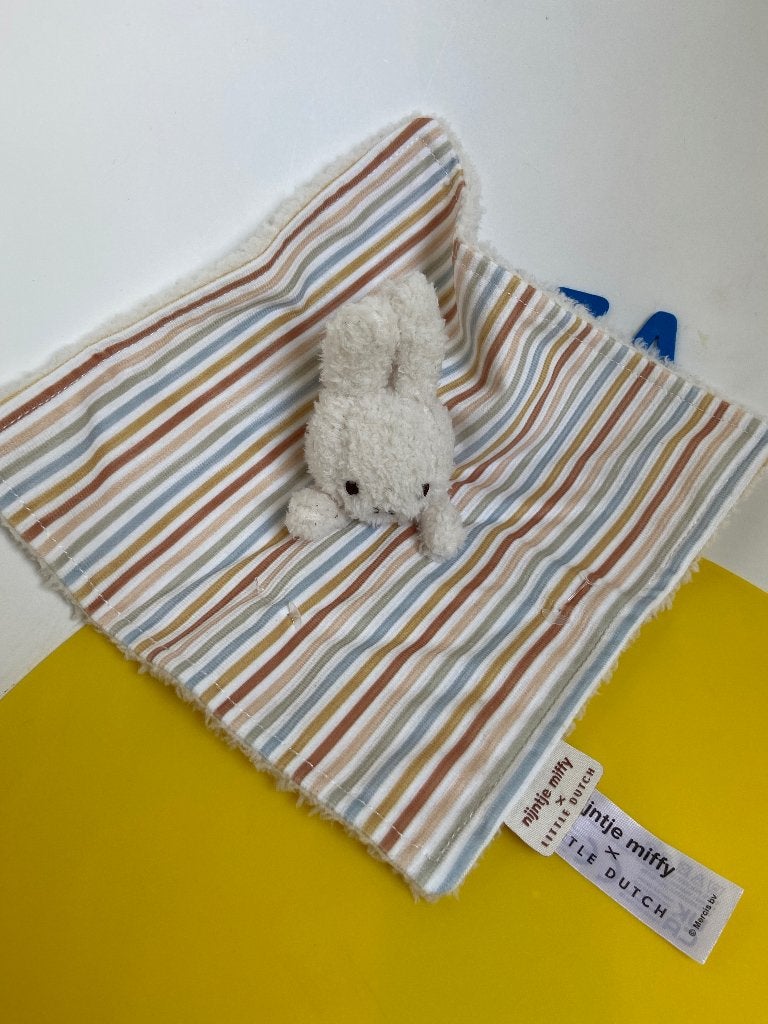 K2331 tiamo nijntje streepjes, Ophalen of Verzenden, Zo goed als nieuw, Konijn