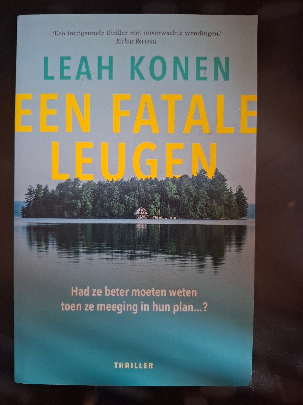 Een Fatale Leugen - Leah Konen (Thriller), Boeken, Ophalen of Verzenden, Zo goed als nieuw, Leah Konen