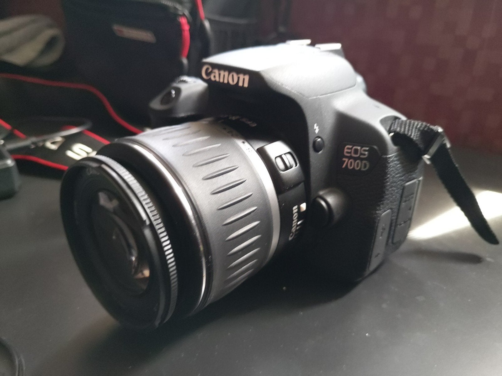 Canon EOS 700D Spiegelreflexcamera met 18-55mm lens, Audio, Tv en Foto, Fotocamera's Digitaal, Ingebouwde flitser, Gebruikt, Spiegelreflex