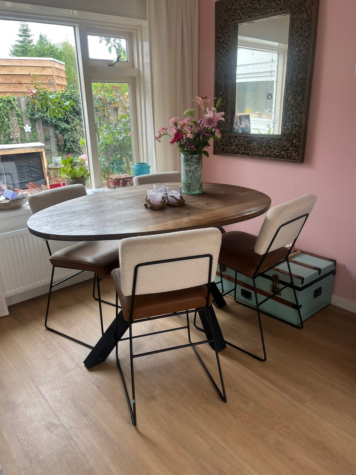 Mooie waterdrop vorm bartafel met 4 barstoelen., Huis en Inrichting, Ophalen, Gebruikt