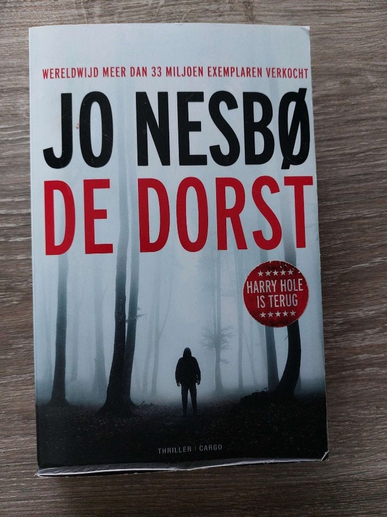 Jo Nesbø - De dorst  - Harry Hole 11, Boeken, Thrillers, Zo goed als nieuw, Scandinavië, Ophalen of Verzenden