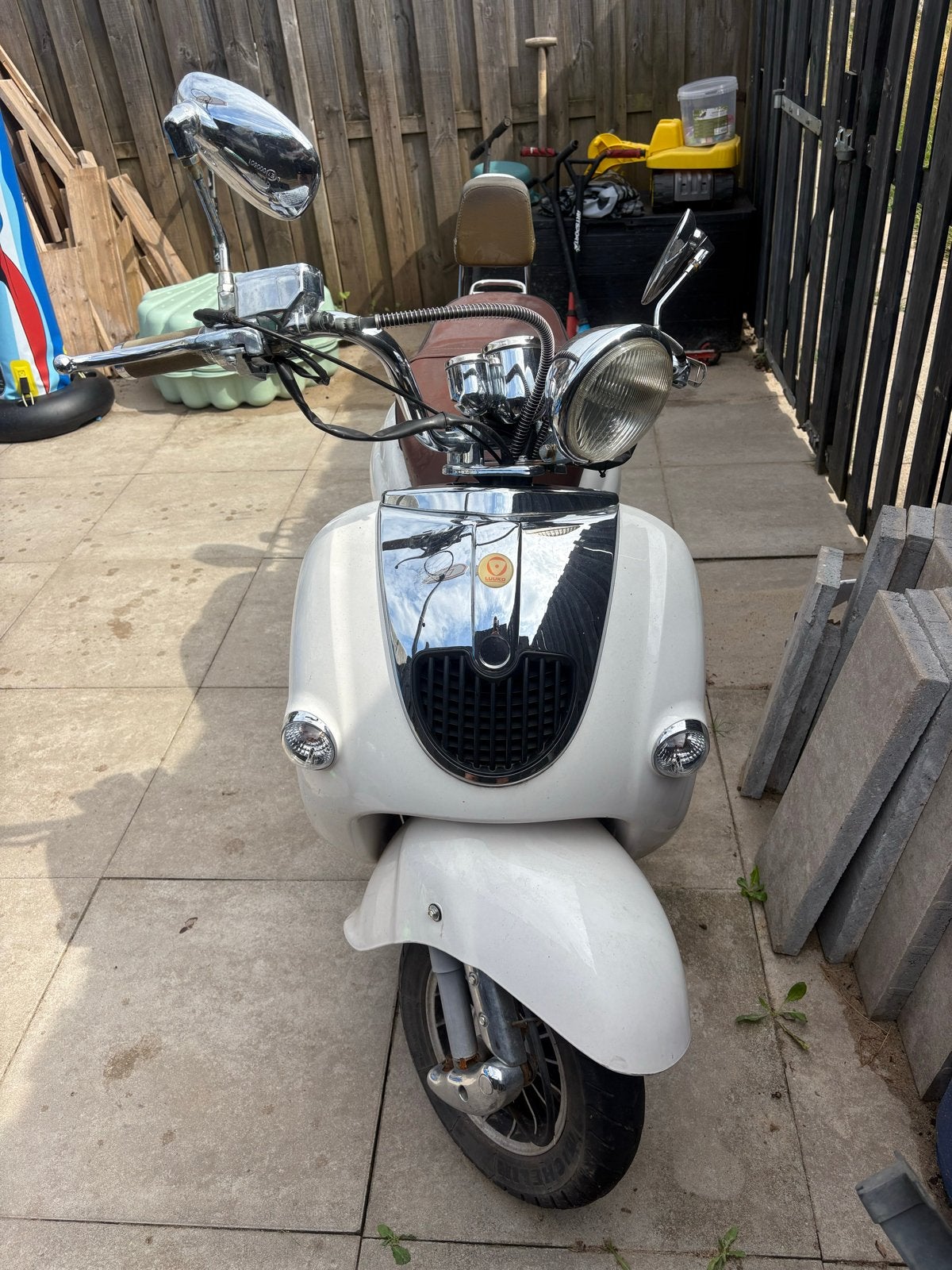 Luuko Retro 50 Scooter - Wit met bruin zadel, Ophalen, Gebruikt, Benzine, Overige merken
