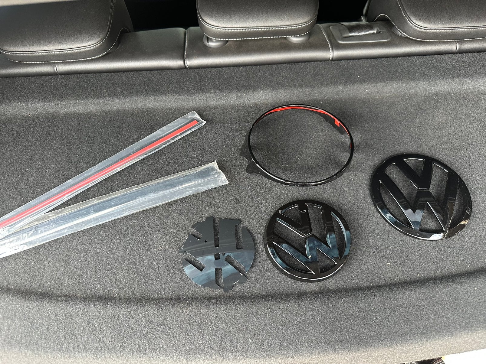 Volkswagen Golf 7 R Line zwarte emblemen logo, Ophalen of Verzenden, Nieuw, Volkswagen