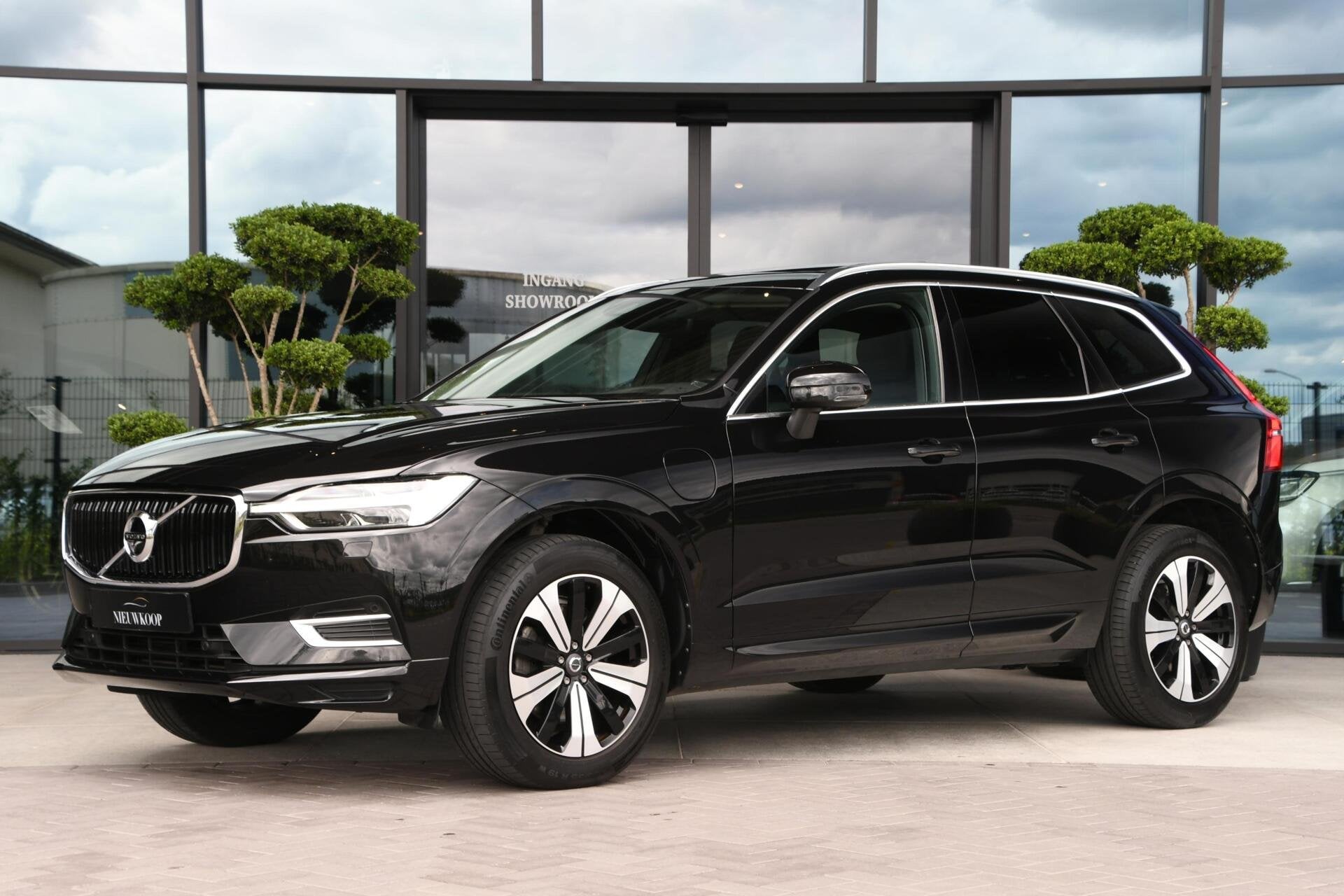 Volvo XC60 2.0 T8 Twin Engine AWD Momentum CARPLAY | PANO |, Automaat, Gebruikt, Bedrijf, XC60