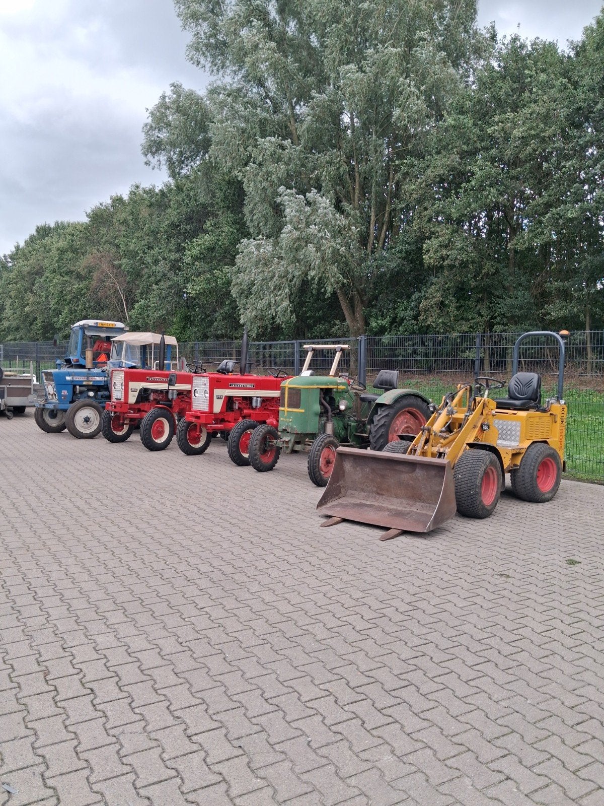 Div TRACTOR TREKKER  INTERNATIONAL DEUTZ FORD KNIKMOPS, Ophalen, Transport