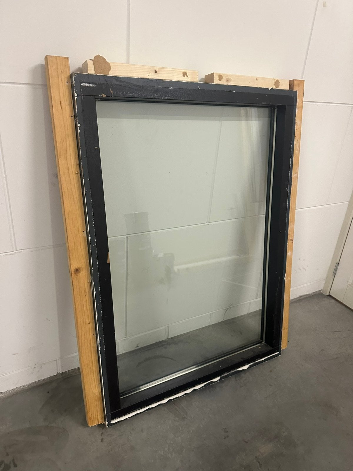 Houten kozijn met dubbel glas, Doe-het-zelf en Verbouw, Gebruikt, Raamkozijn, Hout, Ophalen