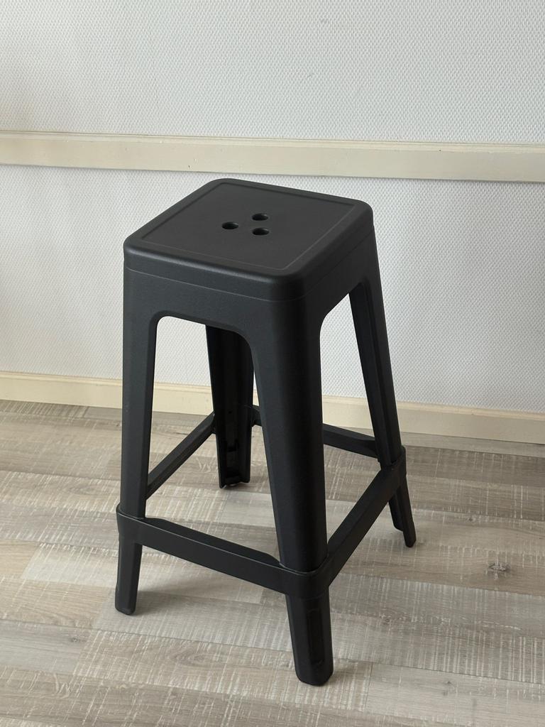Zwarte kunststof kruk - Modern en stevig, Huis en Inrichting, Verzenden, Zo goed als nieuw, Kunststof