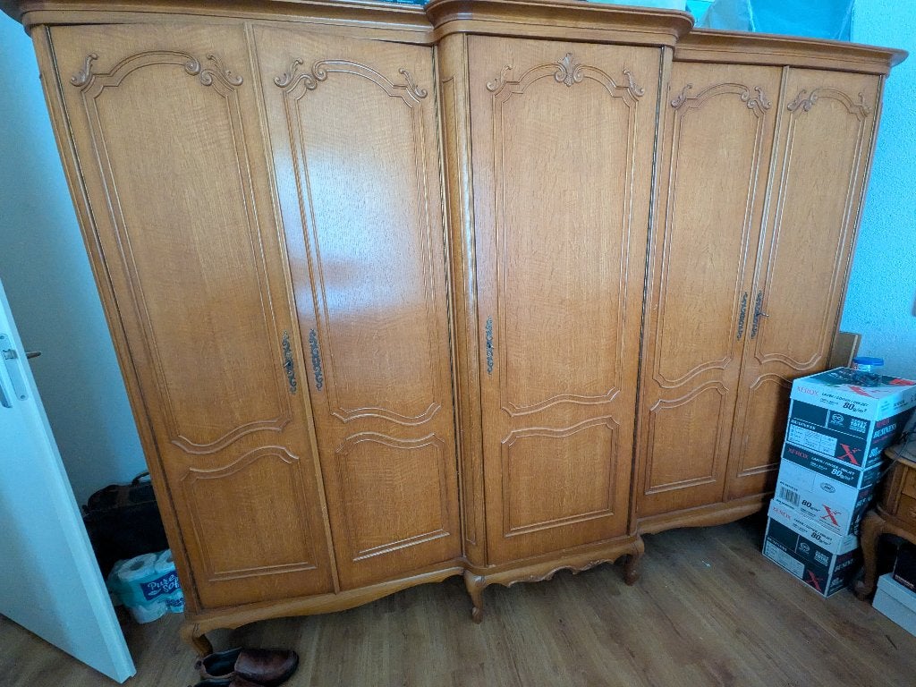 Klassieke sfeervolle kledingkast met nachtkastjes, Huis en Inrichting, Ophalen, Met deur(en), 200 cm of meer, Zo goed als nieuw