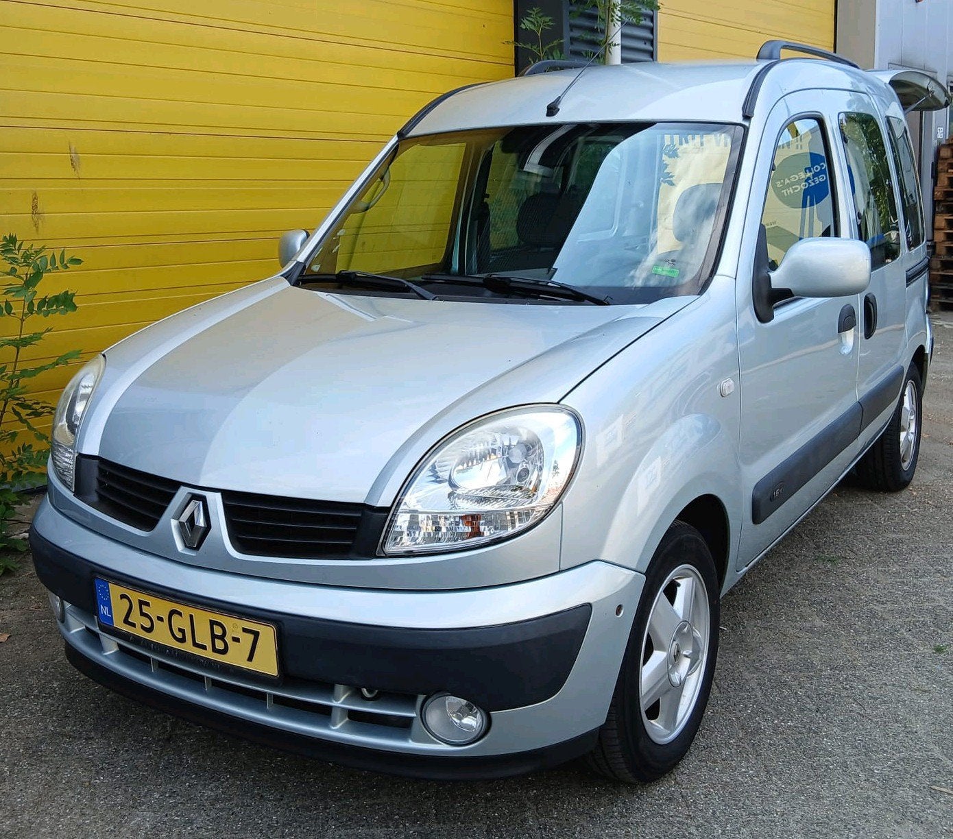 Renault Kangoo Automaat 1.6 16V Family 5-Pers Airco Trekhaak, Parkeersensor, Stof, 995 kg, 49 €/maand