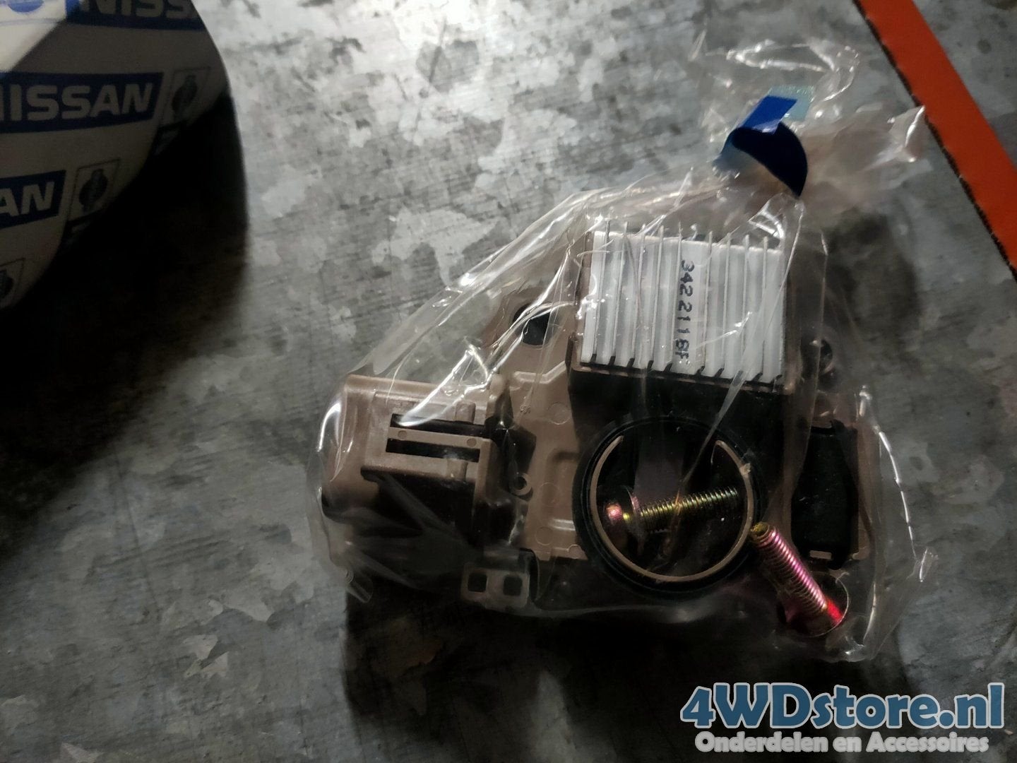Nissan Patrol Y61 Spanningsregelaar 232150V010, Gebruikt, -, -, Ophalen of Verzenden