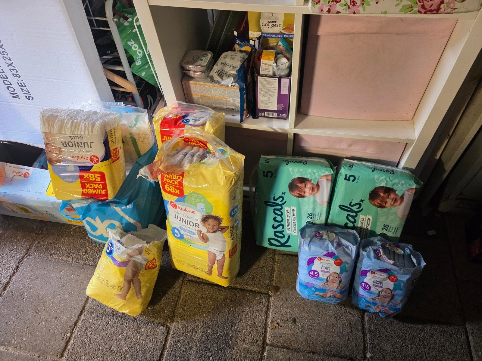 ca 220 Luiers maten 5, 5+, 6 zwemluiers én 9 pakken babydoek, Ophalen, Nieuw