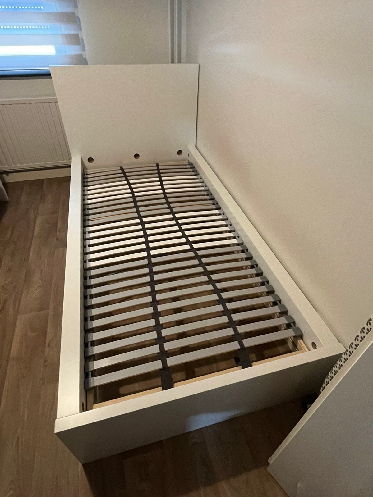 Ikea bed Malm, Huis en Inrichting, Slaapkamer | Bedden, Ophalen, 90 cm, Eenpersoons, Wit