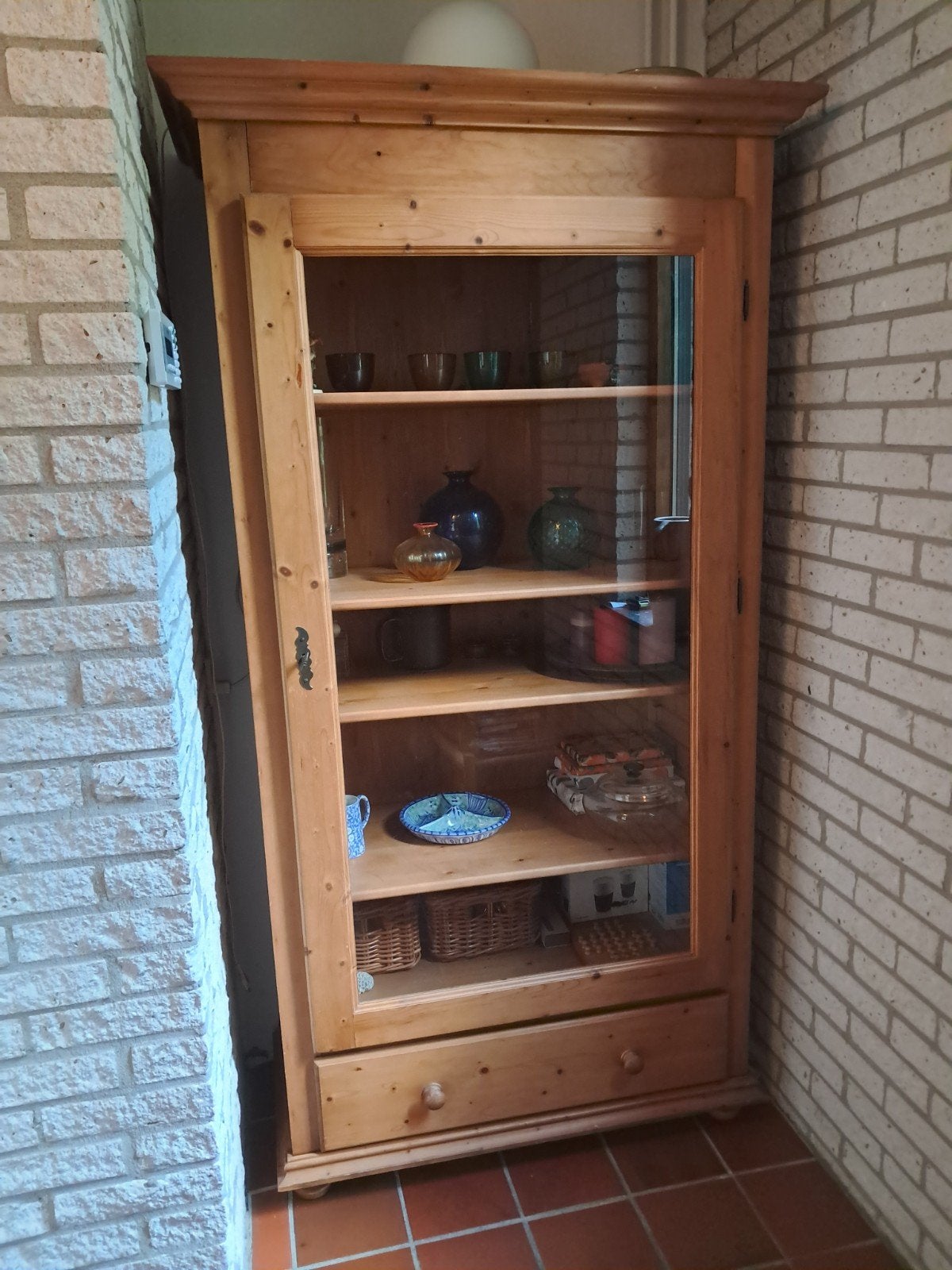Superoriginele eikenhouten sierkast met glazen deur, Ophalen
