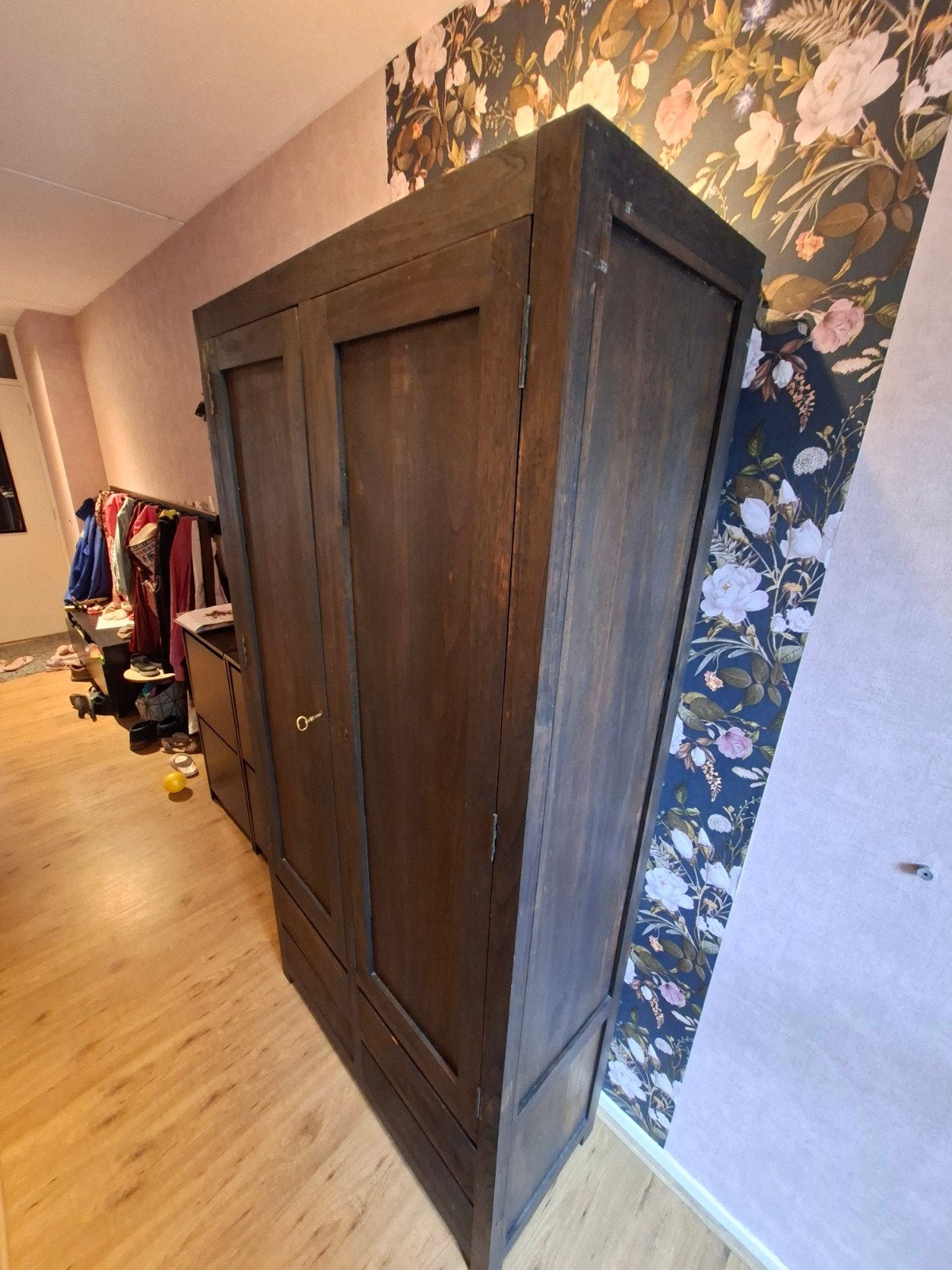 Teak kast massief, Ophalen, Zo goed als nieuw