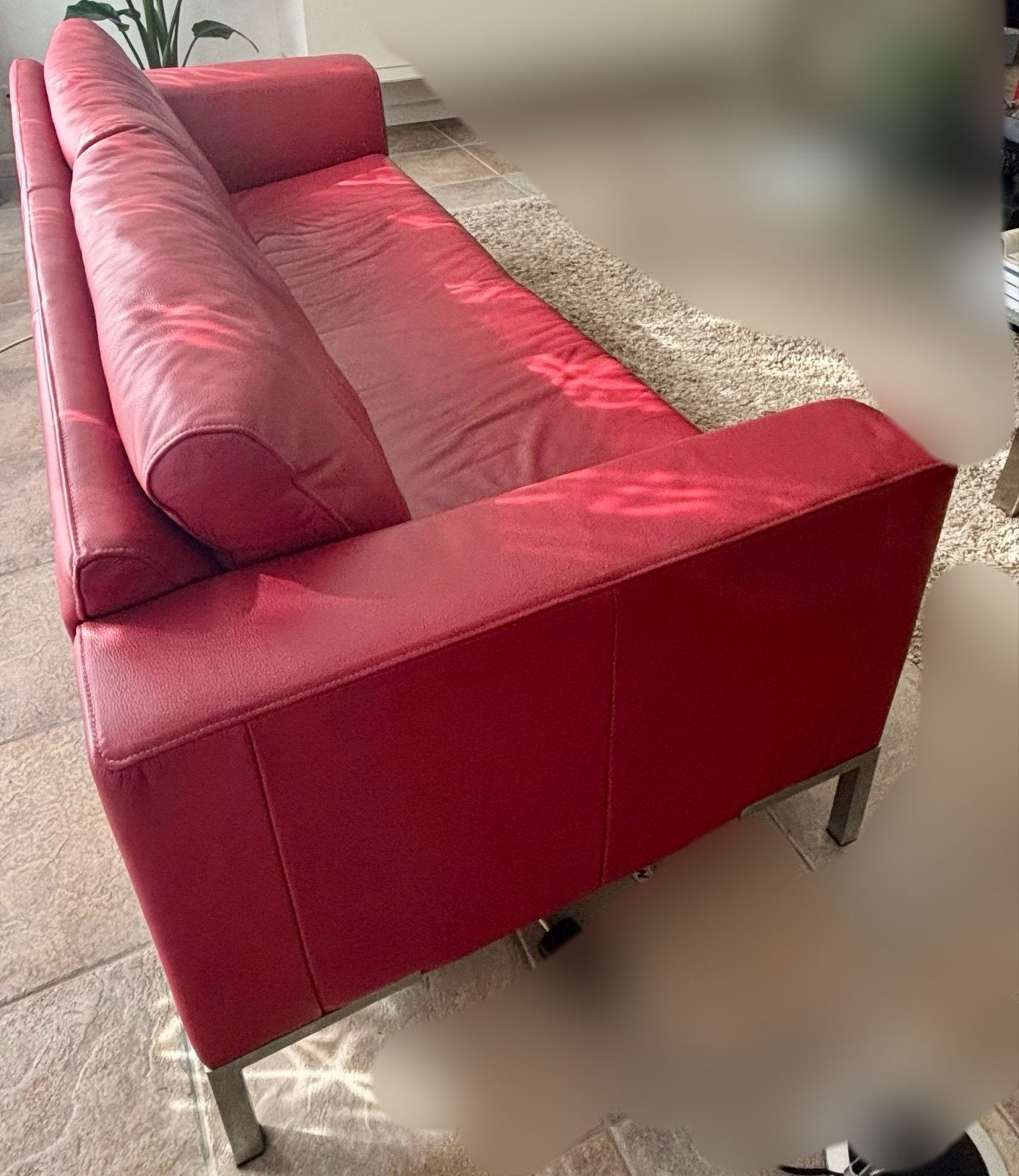 Moderne rode leren bank - 2,5 & 3 zits bank, Huis en Inrichting, Banken | Bankstellen, Ophalen, Gebruikt, Overige maten, 150 tot 200 cm