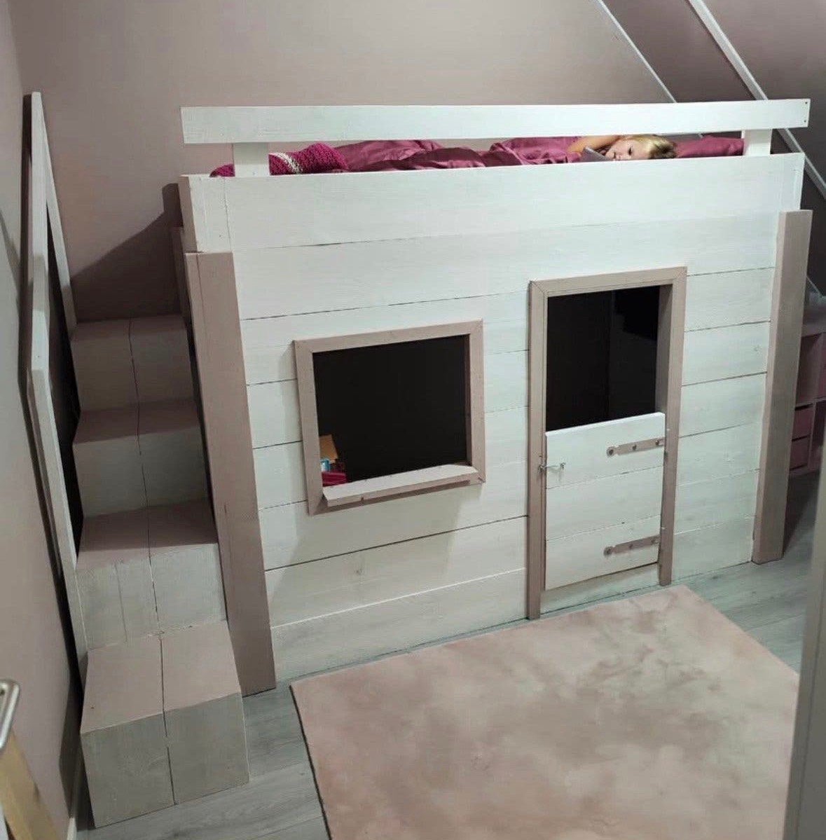 Bed huis kinderkamer, Ophalen, Zo goed als nieuw, Hoogslaper