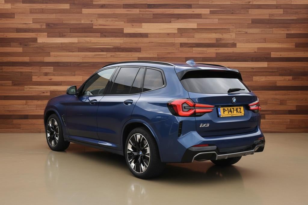 BMW iX3 High Executive 80 kWh M-PAKKET (bj 2022, automaat), Automaat, Achterwielaandrijving, Gebruikt, Blauw
